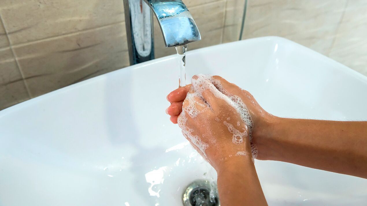 Najjednoduchším pravidlom prevencie helmintiázy je vždy si umyť ruky mydlom a vodou. 